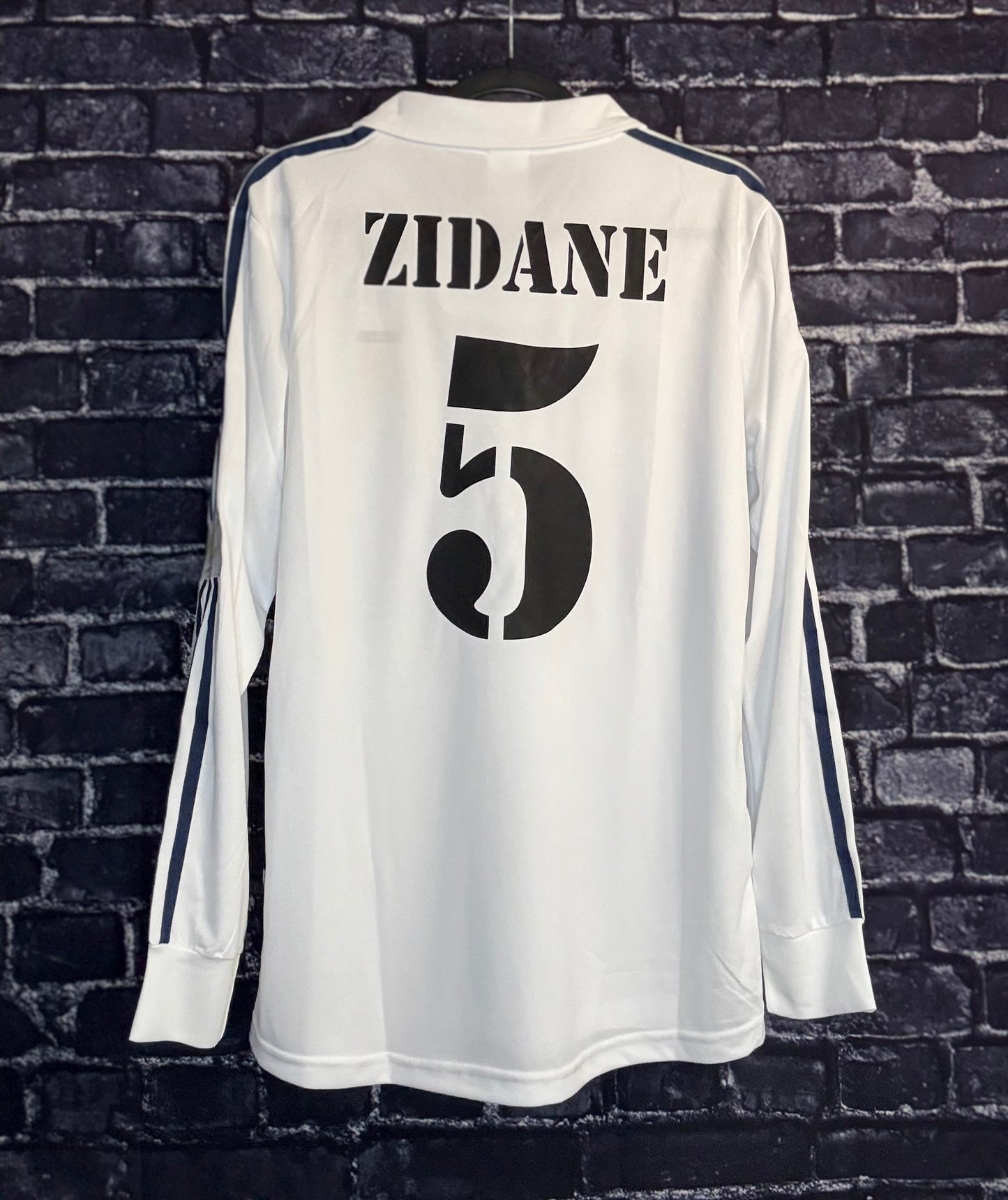 Real Madrid 2002 Champions League Final - Zinedine Zidane (L)