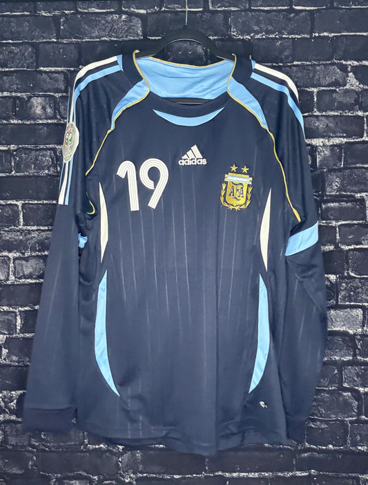 Argentina 2006 Away - Messi (L)