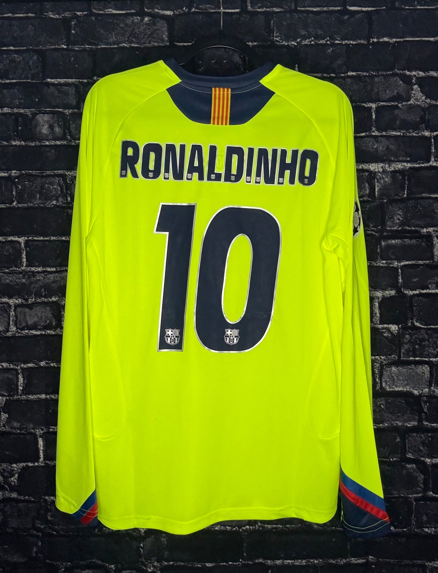 FC Barcelona 2005/06 Away - Ronaldinho (L)