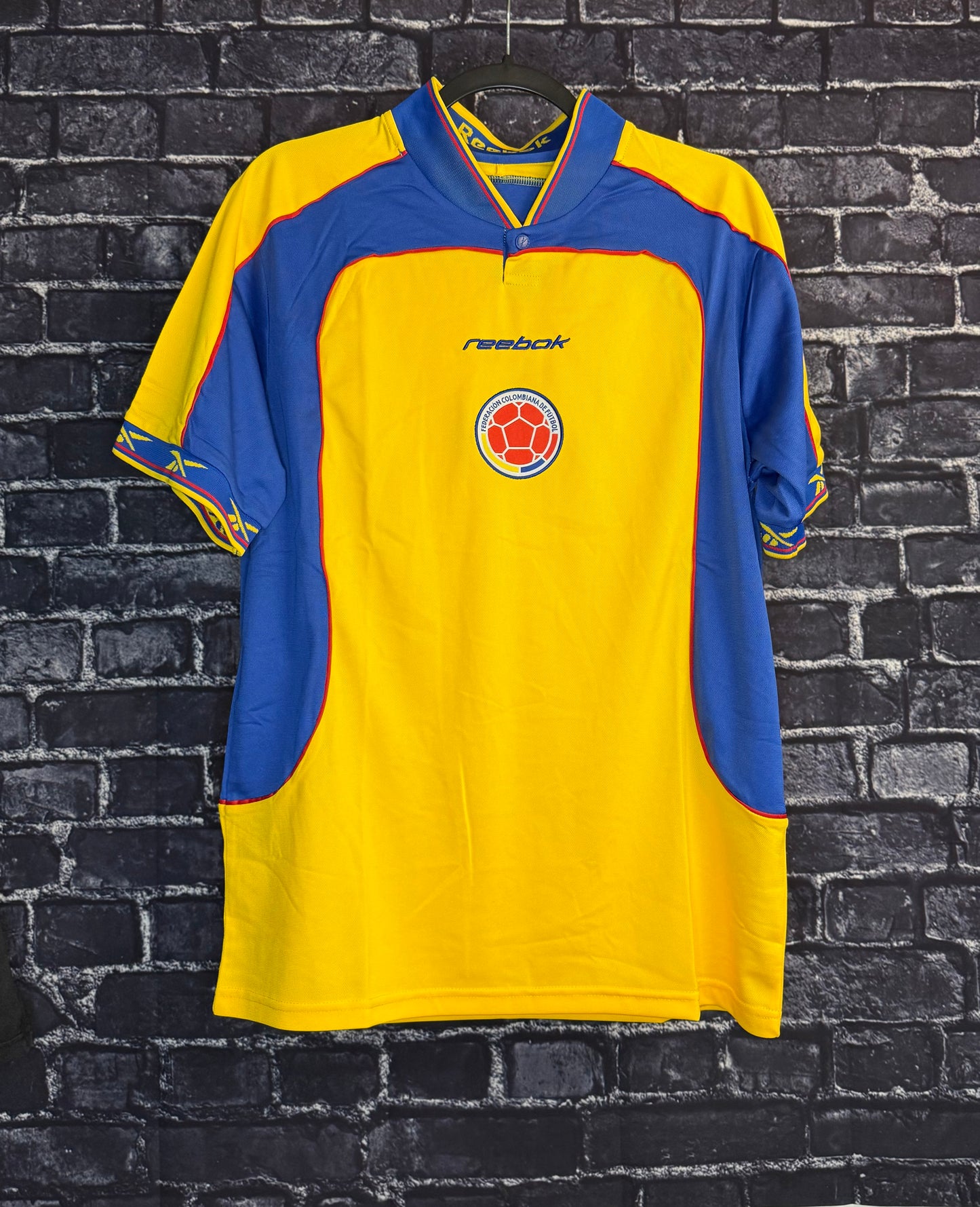 Colombia 2001 Home (L)