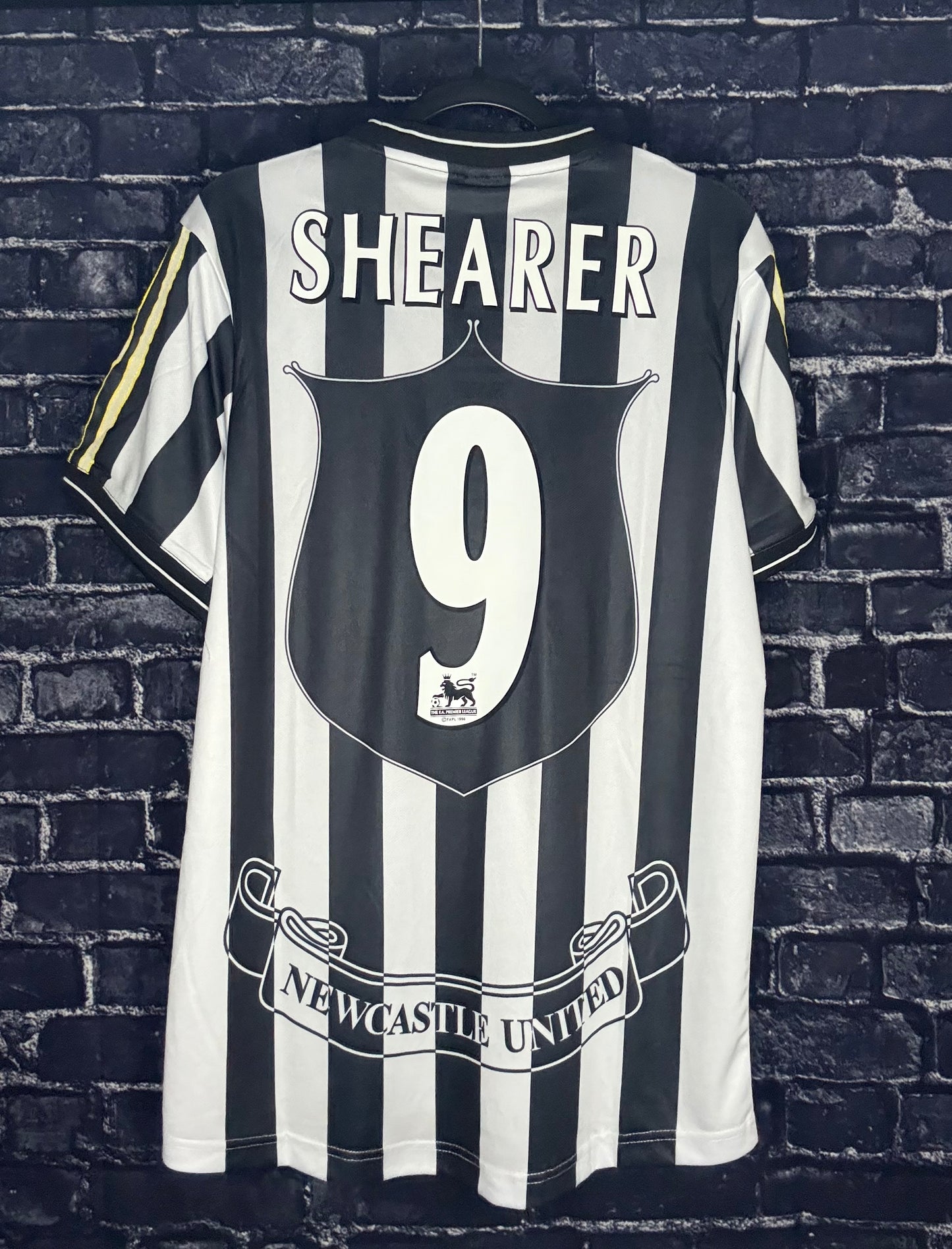 Newcastle United 1997/99 Home - Alan Shearer (L)